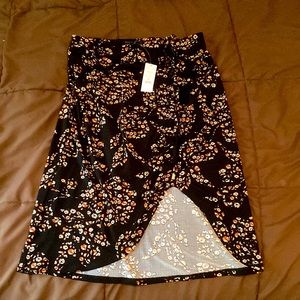 White House Black Market Women’s SP Petite Matte Jersey Ruched Pencil Skirt